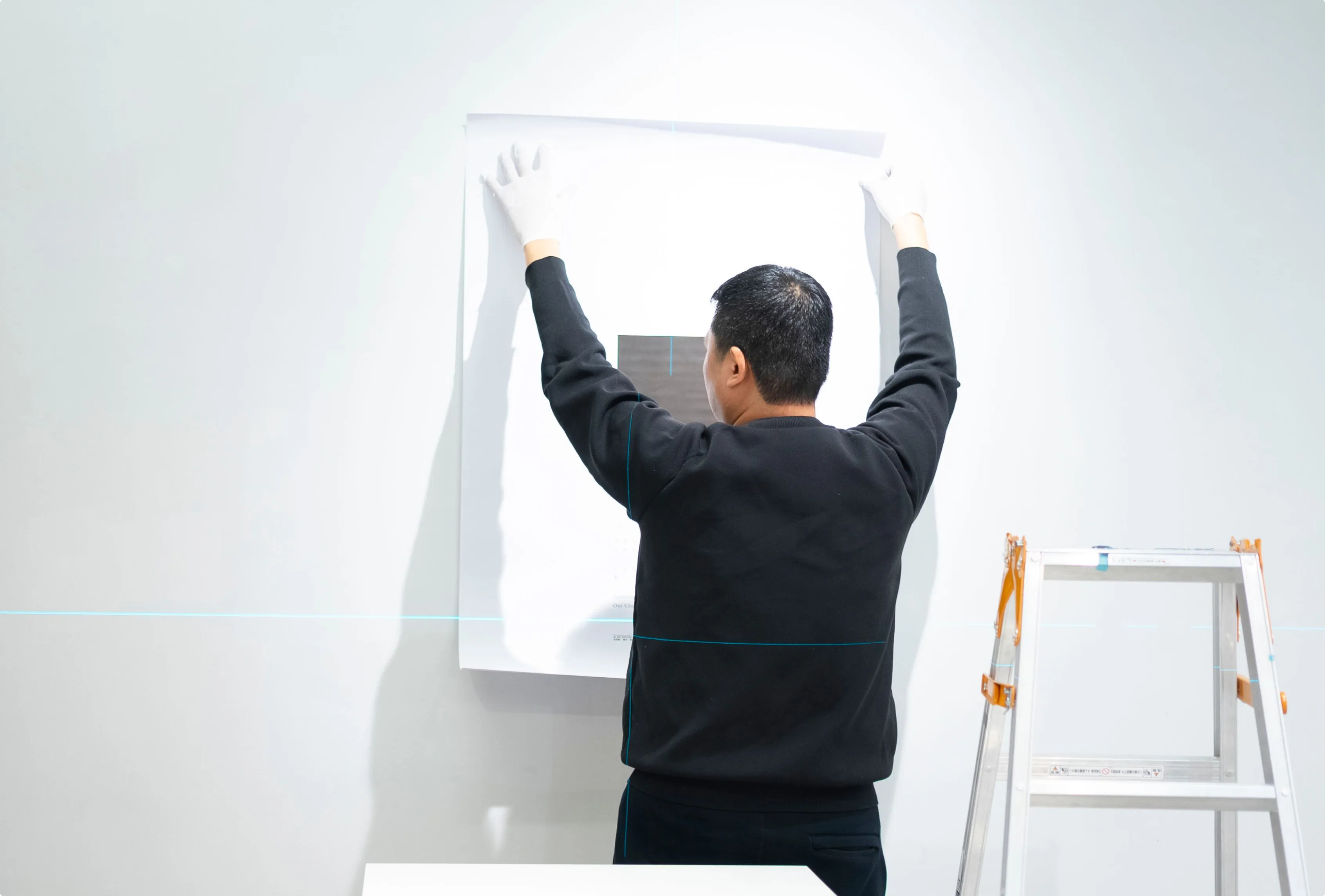 Art handler mounting work with a laser level